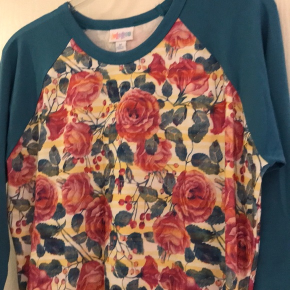 LuLaRoe Tops - LLR Flora front randy sz M